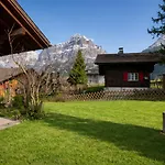 Chalet Cozy Traditional Chalet, Stunning Mountain Views Grindelwald