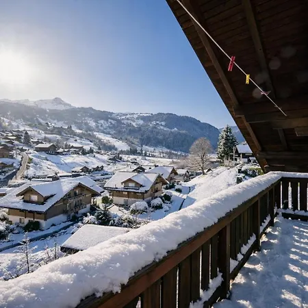 Cozy Traditional Chalet, Stunning Mountain Views *