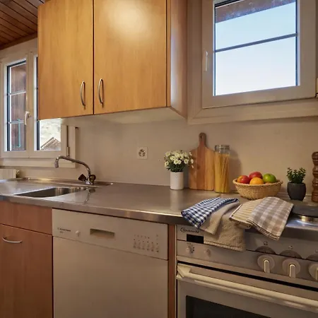 Cozy Traditional Chalet, Stunning Mountain Views Chalé