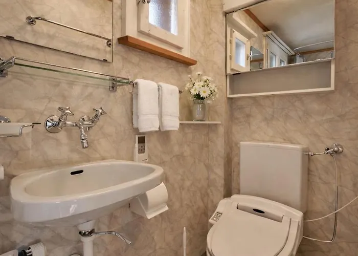 Chalet Cozy Traditional Chalet, Stunning Mountain Views Grindelwald