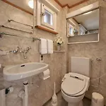 Σαλέ Cozy Traditional Chalet, Stunning Mountain Views Γκρίντελβαλντ