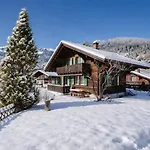Cozy Traditional Chalet, Stunning Mountain Views Σαλέ Γκρίντελβαλντ