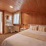 Σαλέ Cozy Traditional Chalet, Stunning Mountain Views
